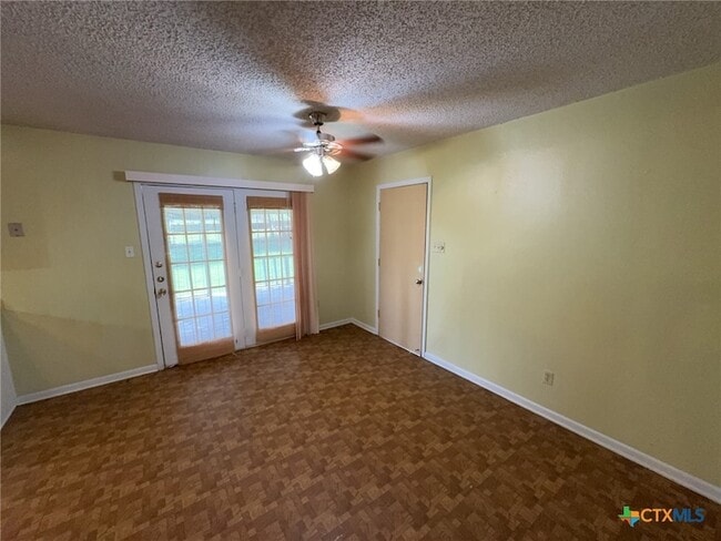 Photo - 820 Michelle Dr