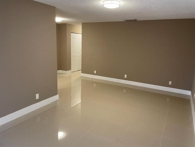 Building Photo - 3200 NW 5th Terrace Rental