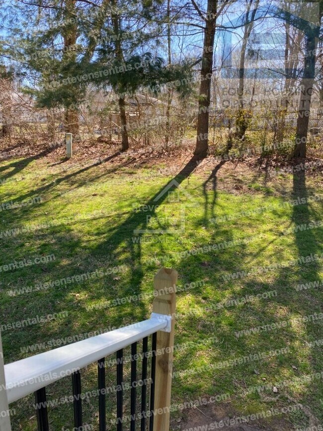Photo - 457 Oriole Dr