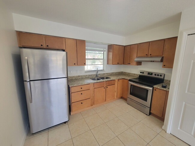 Building Photo - 5613 E 127th Ave Unit C