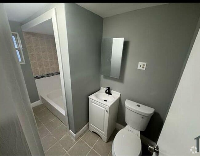 Building Photo - 807 Summer Ave Unit 2 Rental