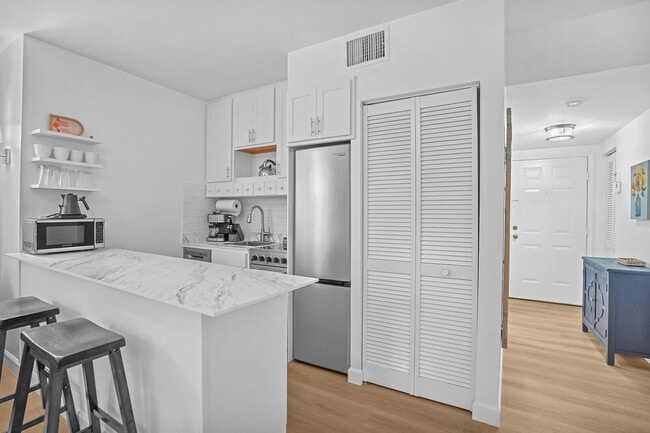 Photo - 11863 Wimbledon Cir Unit 423