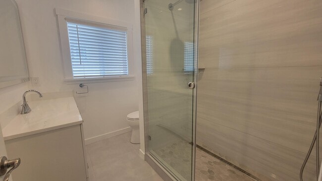 Bathroom - 622 Miller Ave