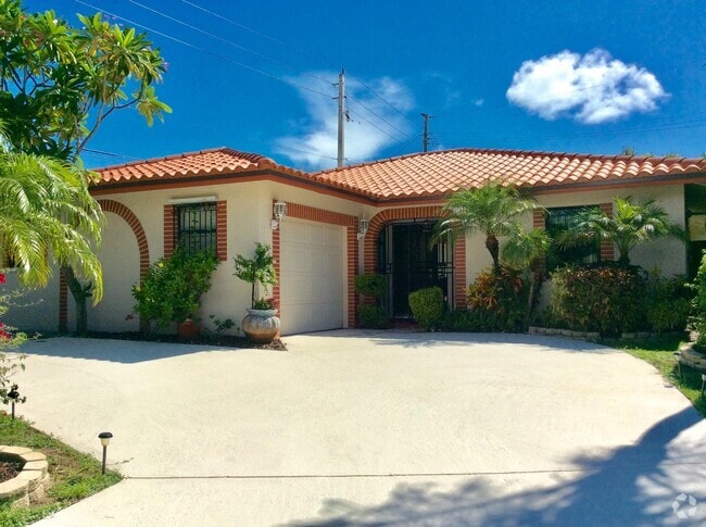 Building Photo - 1035 Soelca Dr Rental