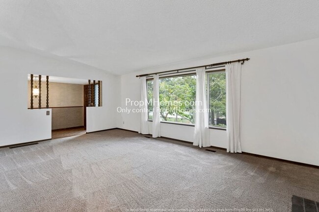 Photo - Spacious Elegance: A Four-Bedroom Retreat in the Heart of Palisades!