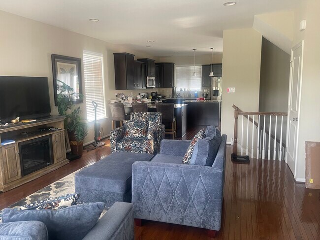 Photo - 121 Carillon Hill Ln