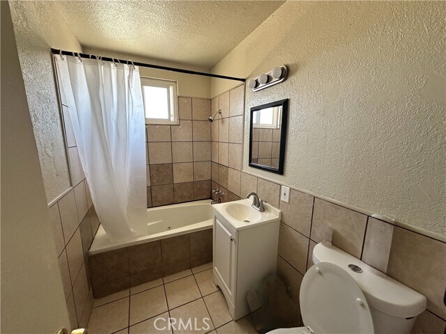 Photo - 661 Arbor Way