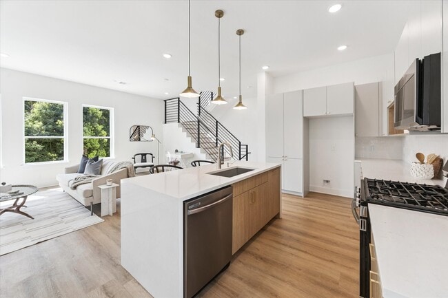 Building Photo - 6343 W Montgomery Rd