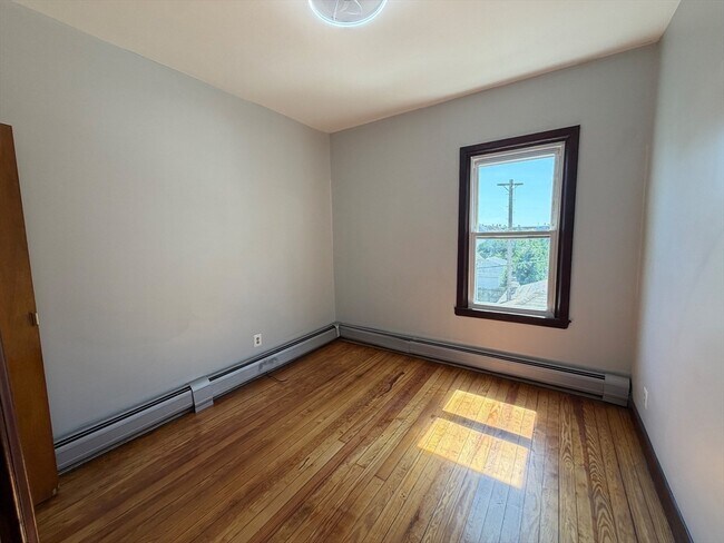 869 Brock Ave Unidad 2S