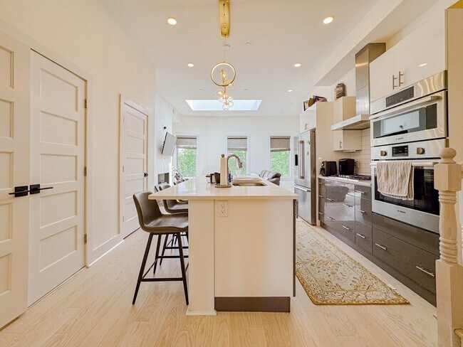 Photo - 231 Maverick St Unit 7