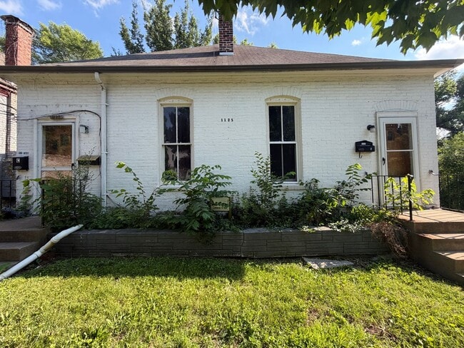 Building Photo - 1125 E 5th St Unit A