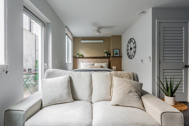 Photo - 320 Queen Anne Ave N Unidad ID1364269P