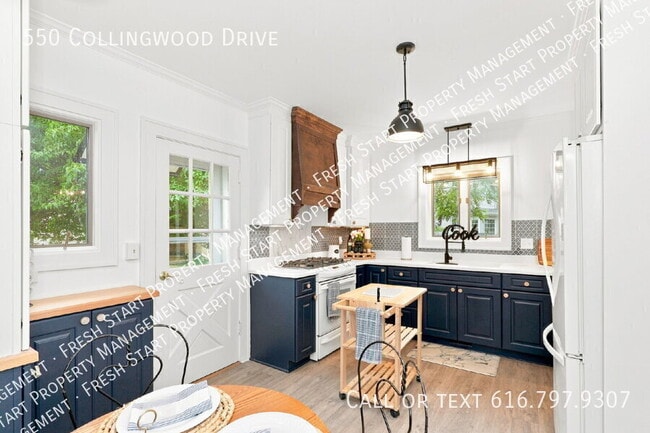 Photo - 550 Collingwood Dr
