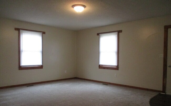 Photo - 138 Chestnut Dr SW