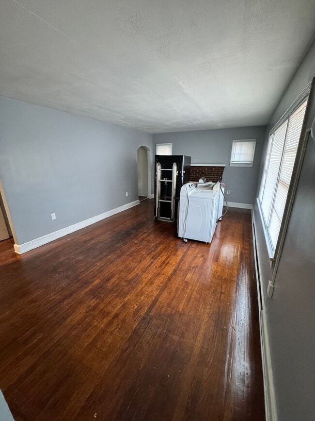 Photo - 4 bed 2 bath house in Petersburg