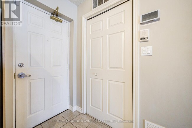 Photo - 1490 Bishops Gate Unité 109