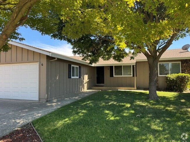 Building Photo - Charming 3 Bedroom Home with Foothill Views