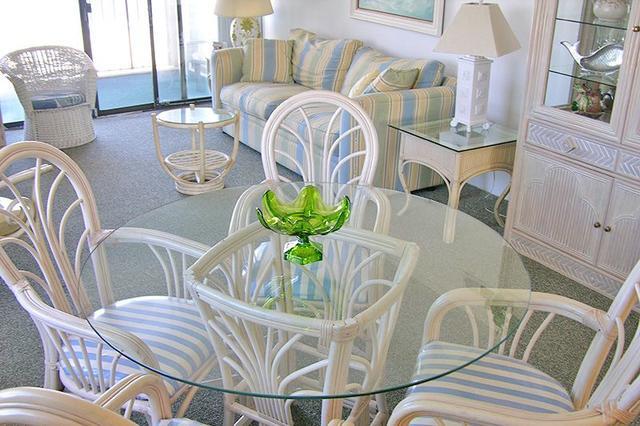 Living/Dining Area - 5 76th St Unit 404