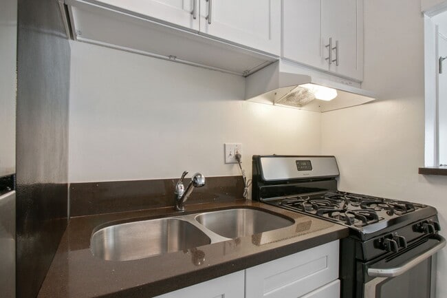 Photo - 1432 16th St, prime Santa Monica location,...