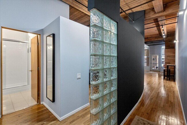 Photo - 1 bedroom in Chicago IL 60607 Unit 230