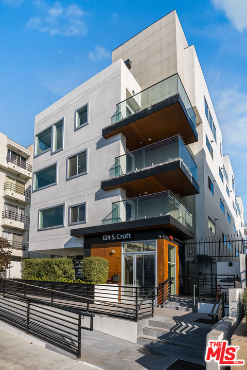 124 S Croft Ave Unit 402