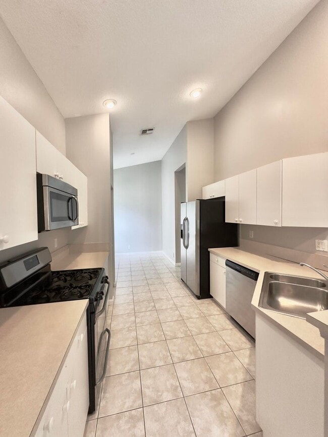 Photo - ST LUCIE WEST