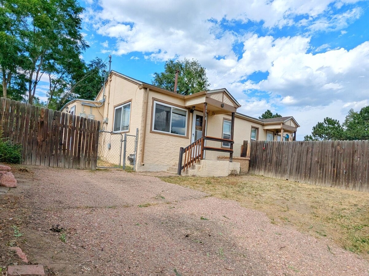 Photo - Cozy 2br 1b Home w/laundry!