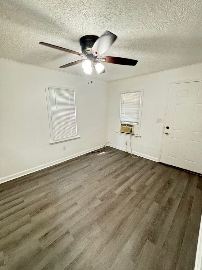 Photo - 418 N High St