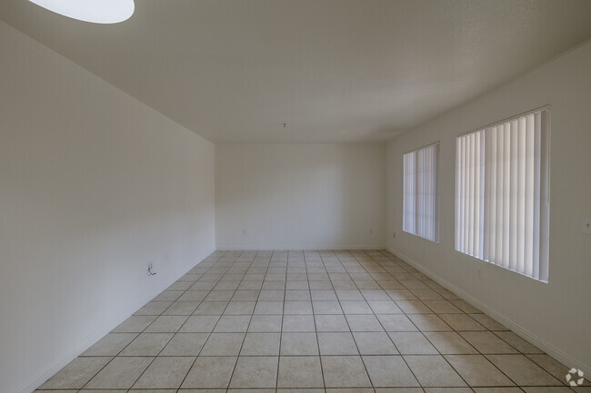 3BR, 2BA - 1,014SF - Living Room