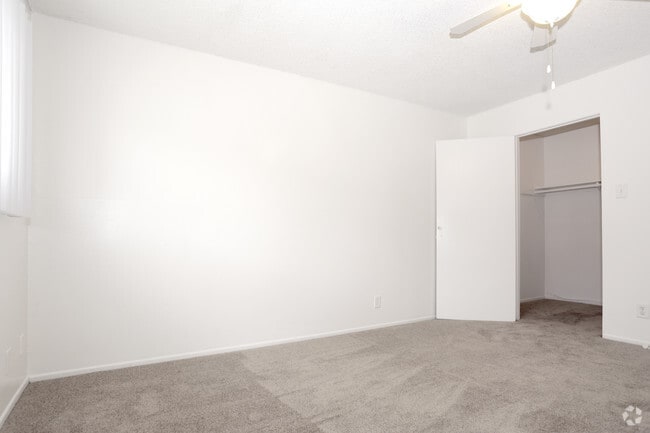 2HAB, 1BA - 850 ft² - Beach Grove Apartments