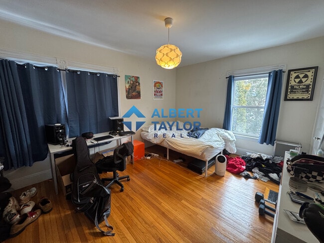 Building Photo - 1 Woodstock Ave Unit 1