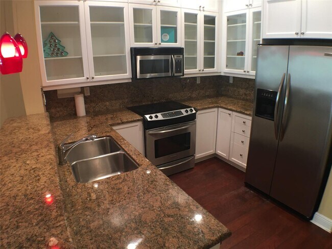 Photo - 1607 NE 9th St