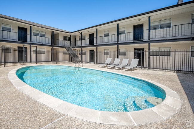 ¥ellow Bucks & Playsson / City View City View Apartments - Internet Included! | Baton Rouge, LA