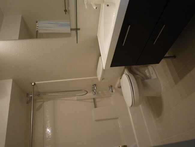 Building Photo - Great Location! 1 Bedroom 1 Bathroom Condo...