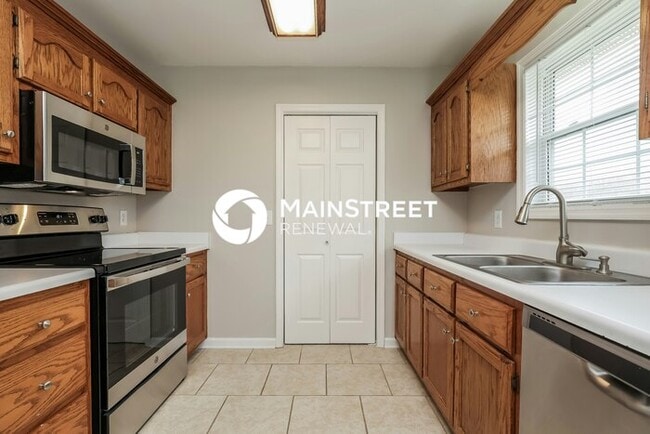 Photo - 3 Bedroom Pet-Friendly Home in GOODLETTSVILLE, TN with Main Street Renewal