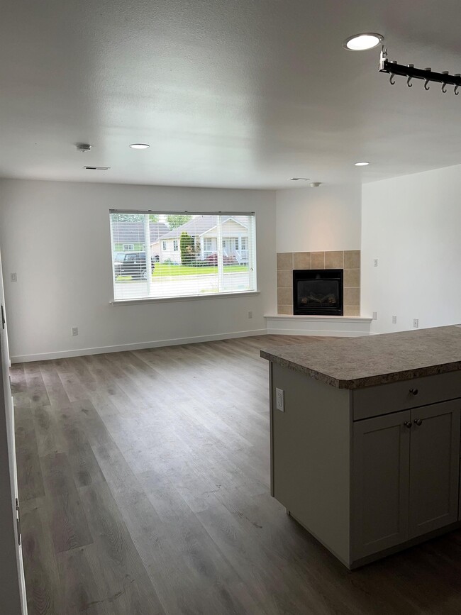 Photo - 208 Noble St