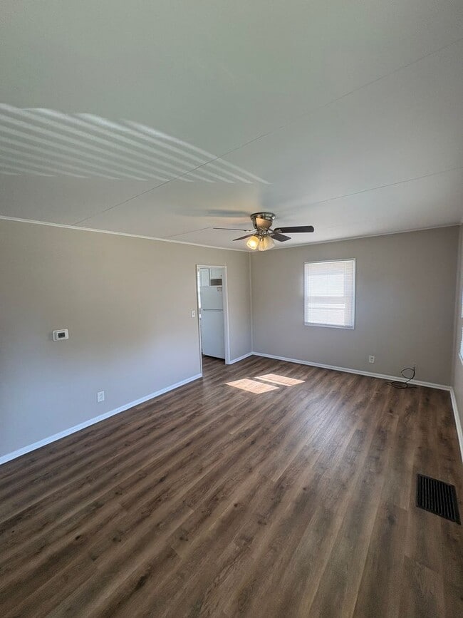 Photo - 925 W Willow Ln