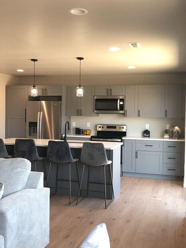 Photo - 528 Oxford Ave