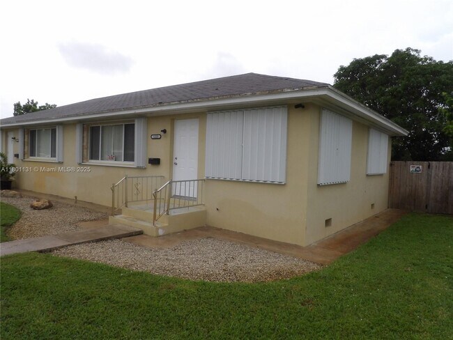 Photo - 1225 N J St Casa