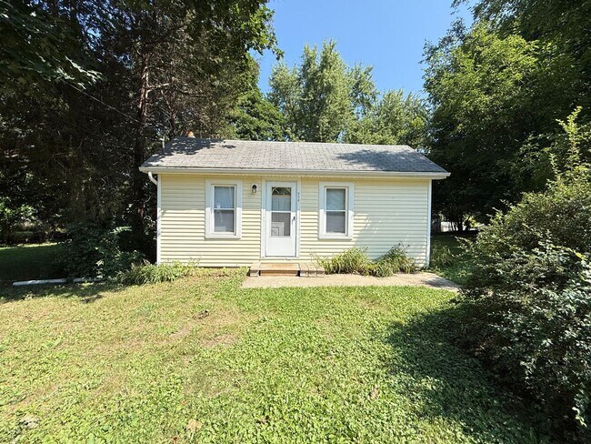Building Photo - 2-Bedroom Single-Family Home in Vandercook Lake