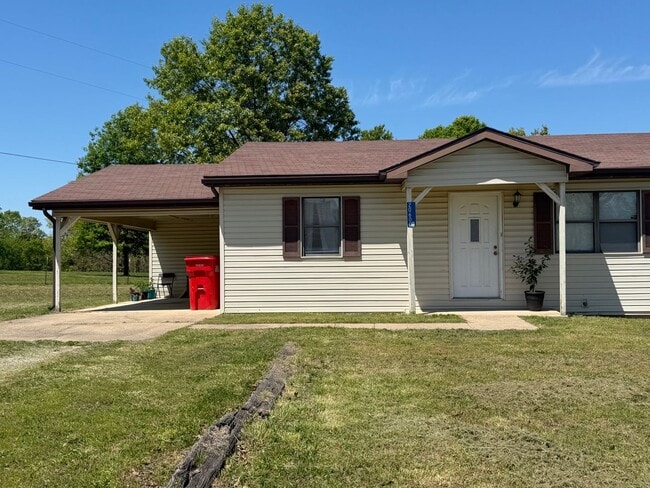 Building Photo - Cozy 2 Bedroom Duplex!