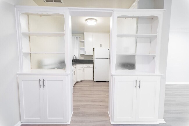 Photo - 611 Levering Ave