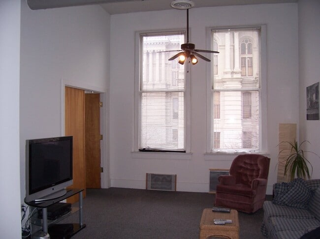 Photo - 122 N 3rd St
