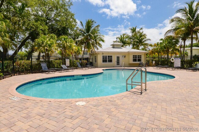 Photo - 3904 Sabal Way