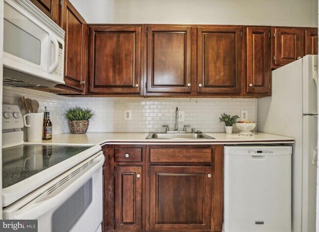 Photo - 1730 New Hampshire Ave NW Unidad 13