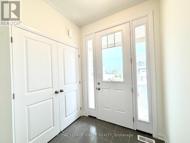 Photo - 21 Royal Oak Cres