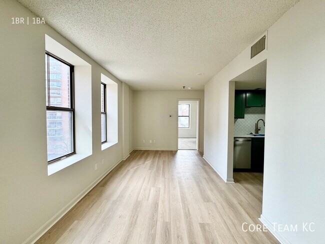 Photo - 235 Ward Pkwy Unit E - 709