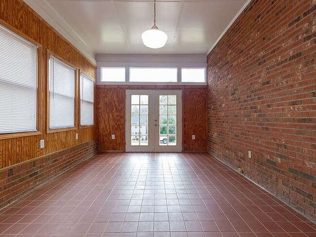 Photo - 408 Pineview Dr