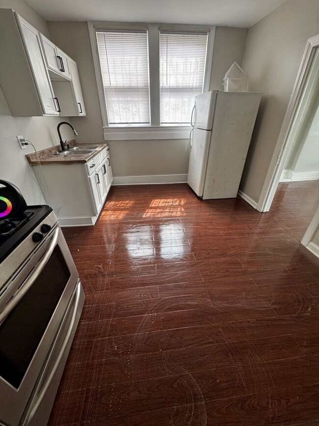 Building Photo - 395 E 152nd St Unit 395 E 152 ST  5