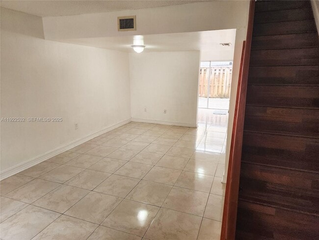 Photo - 562 NW 82nd Pl